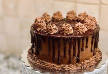 How To Make The Ultimate Chocolate Biscuit Cake