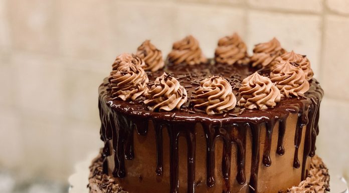 How To Make The Ultimate Chocolate Biscuit Cake